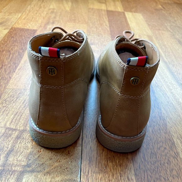 Tommy Hilfiger Bena 2 ankle boots with laser cut out detail - Picture 3 of 4